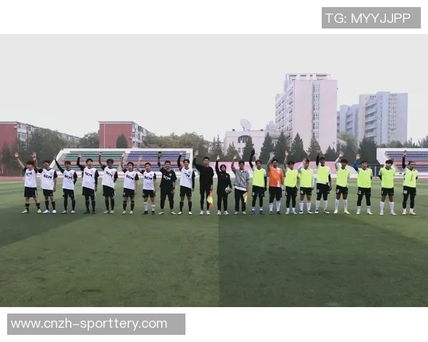 青春拼搏中学足球赛激情对决展现团队精神与竞技风采 青春拼搏中学足球赛激情对决展现团队精神与竞技风采